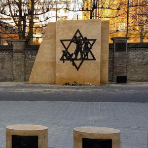 Monument kerk ommuring