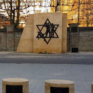 Monument church walling